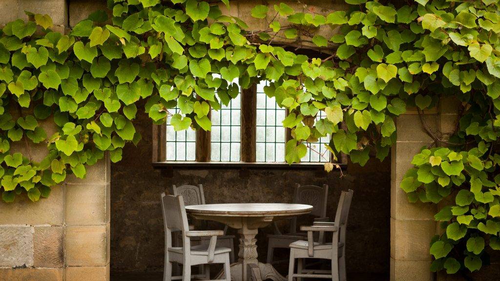 This image has an empty alt attribute; its file name is official_HaddonHall_arbour-1024x576.jpg